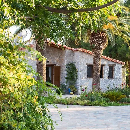 Evia Island Seafront Villa Malakóndas